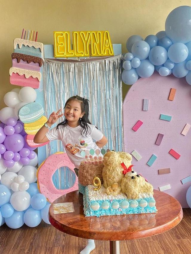 Akur Meski Cerai, Ini 7 Kebersamaan Nicky Tirta dan Liza Elly Rayakan Ultah Anak