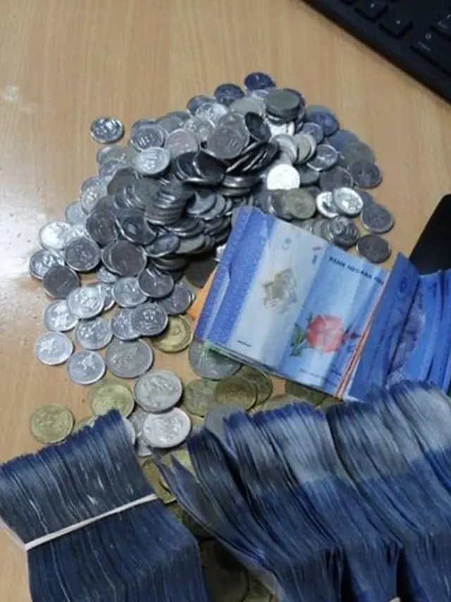 Anak Langgar Aturan Lockdown, Pria Ini Bayar Denda Pakai Uang Tabungan Celengan