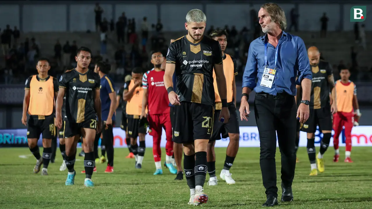 Foto: Debut Mantan Pelatih Galatasaray Bersama Dewa United saat Melawan Persis Solo