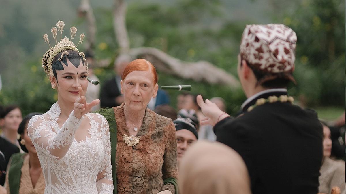 Pesona Luna Maya Jadi Pengantin Yogyakarta, Tampil Anggun dengan Paes Ageng dan Aksesori yang Dirancang Hanya 3 Minggu