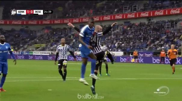 Mbwana Samatta mencetak dua gol untuk membawa Genk meraih kemenangan telak dengan skor 4-1 atas Sporting Charleroi di laga Liga Be...