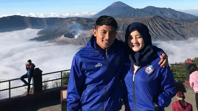 6 Potret Cantik Tunangan Muhammad Nasir yang Seorang Pramugari