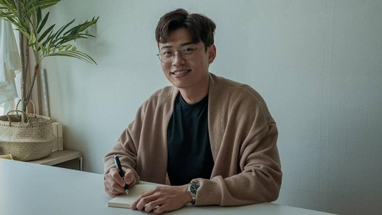 7 Pesona Jang Hansol, YouTuber Korea Roemit yang Dikenal Medok