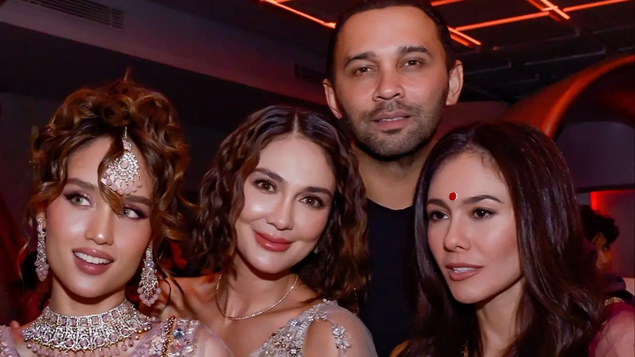 10 Artis Pakai Busana India di Acara Diwali 2025, Luna Maya hingga Wulan Guritno