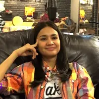 Michelle Ziudith punya pengalaman lucu kita ia menjadi penjual bunga dalam film Magic Hour