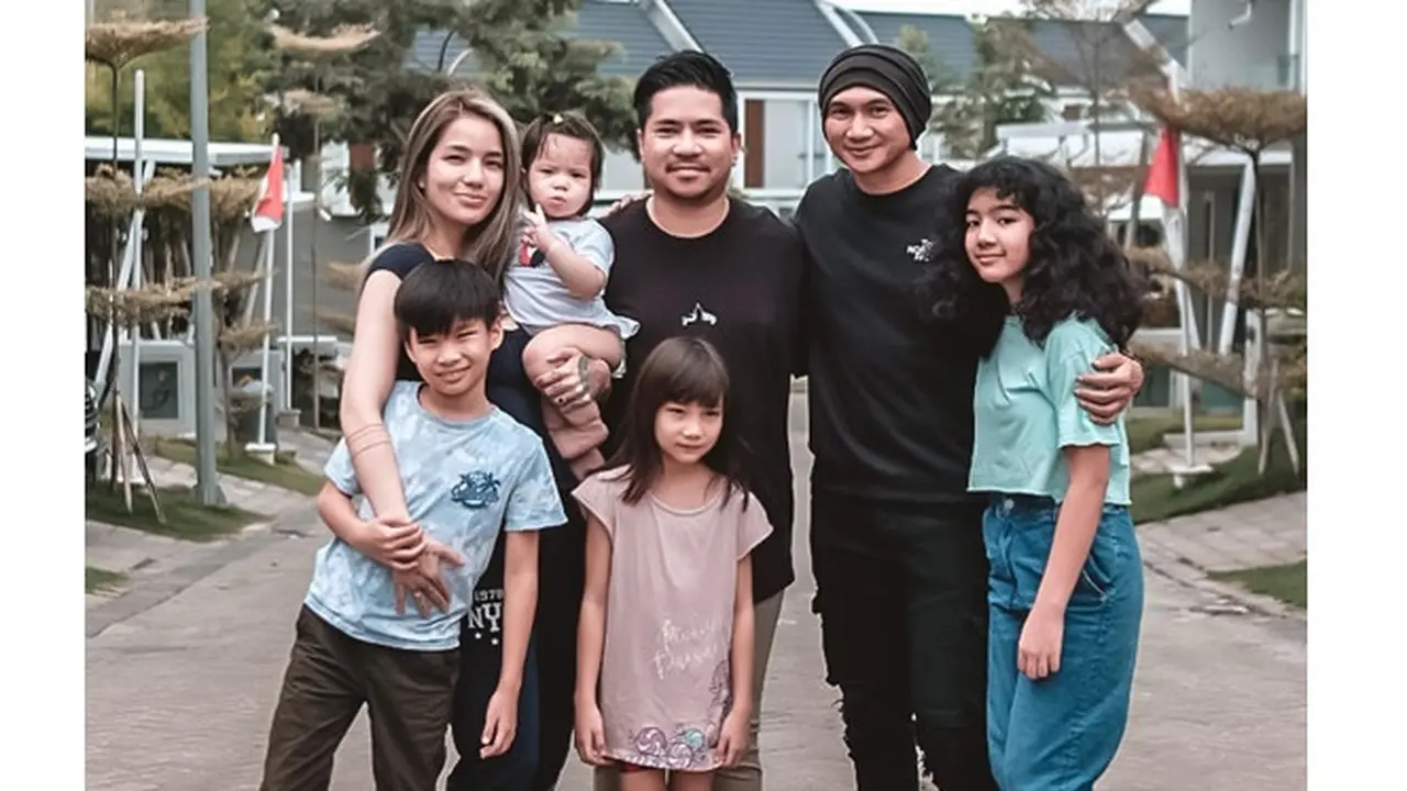 6 Momen Kedekatan Anji dengan Dimas Akira Suami Sheila Marcia, Bareng Urus Leticia