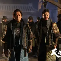 Jackie Chan dan Choi Siwon di film Dragon Blade. foto: kdramastars