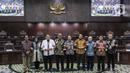 Sembilan hakim konstitusi berpose usai rapat pleno di Gedung Mahkamah Konstitusi, Jakarta, Kamis (9/11/2023). (Liputan6.com/Angga Yuniar)