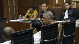 Mantan Dirut PLN, Sofyan Basir memberi keterangan saat menjadi saksi pada sidang lanjutan dugaan suap terkait kerja sama jasa pelayaran dengan terdakwa Bowo Sidik Pangarso di Pengadilan Tipikor, Jakarta, Rabu (25/9/2019). Sidang beragendakan keterangan saksi. (Liputan6.com/Helmi Fithriansyah)