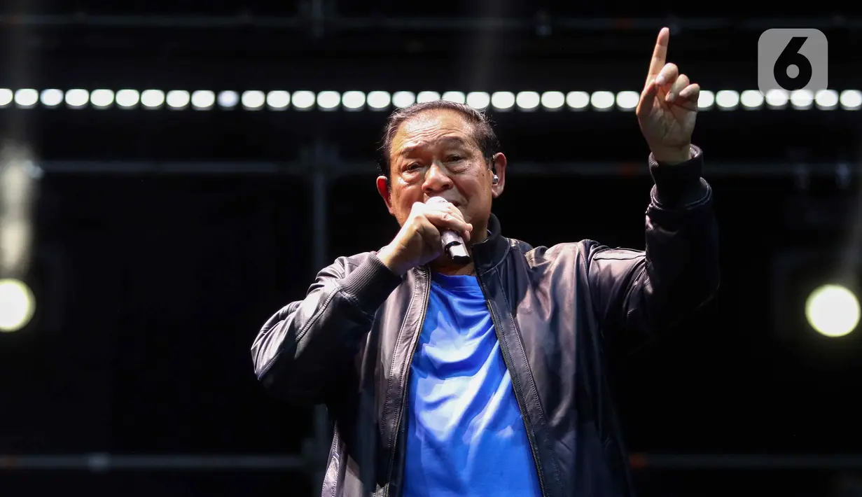 <p>Penampilan SBY menjadi salah satu lineup yang ditunggu-tunggu penonton gelaran festival musik Pestapora hari pertama pada Jumat (20/9/2024). (Liputan6.com/Herman Zakharia)</p>