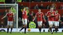 Pemain Manchester United hanya bisa termangu setelah gawangnya kebobolan oleh pemain Southampton dalam laga Liga Inggris di Stadion Old Trafford, Manchester, Sabtu (23/1/2016). (AFP/Oli Scarff)