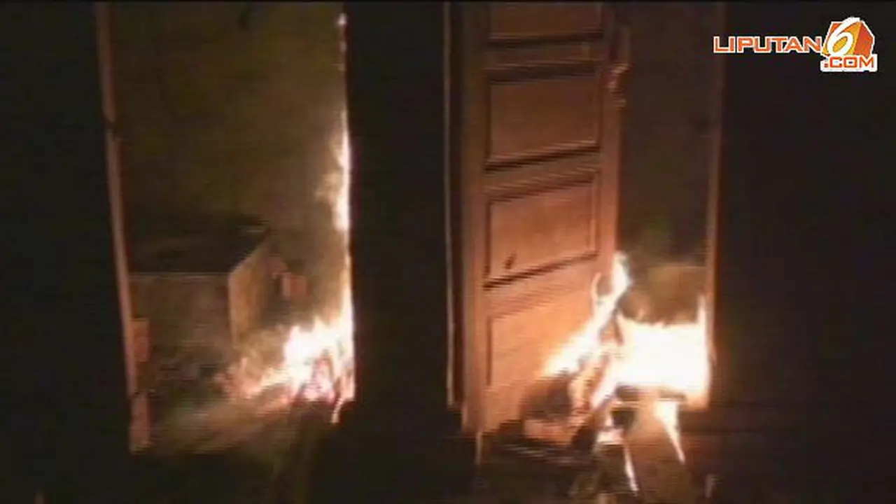 pesantren-bakar-131124a.jpg