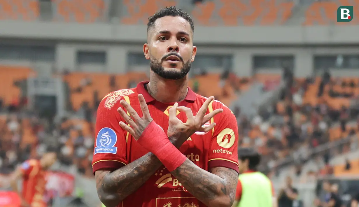 Penyerang andalan Persija Jakarta, Maxwell Souza melakukan selebrasi usai mencetak gol penentu kemenangan atas PSM Makassar pada pekan ke-22 BRI Super League 2025/2026 yang digelar di Jakarta International Stadium, Jumat (20/2) malam WIB. (Bola.com/Abdul Aziz)