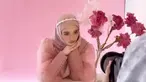 Inara Rusli jalani pemotretan bareng Diera Bachir Photography dengan berbagai tema. Usung tema warna pink, Inara Rusli tampil cantik dengan gaun dan jilbab warna selaras. Properti bunga simpel juga membuat pemotretan tersebut jadi lebih berwarna. Dengan gaya bertopang dagu dan tanpa pamer senyuman, wanita berusia 30 tahun ini tetap cantik dan memesona. (Liputan6.com/IG/@dierabachir)