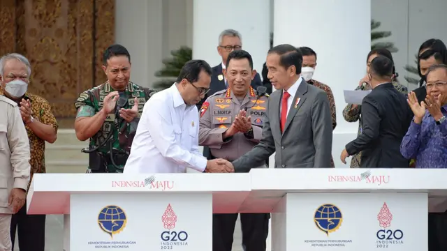 Presiden Joko Widodo atau Jokowi  meresmikan Terminal VVIP Bandara Internasional I Gusti Ngurah Rai dan tiga pelabuhan di Bali.  (Dok Kemenhub)