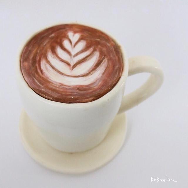 Wanita Ini Kreasikan Kue Mirip Benda di Sekitar, 8 Hasilnya Mengagumkan