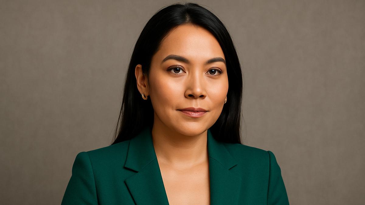 7 Warna Blazer yang Bikin Penampilan Elegan Berwibawa di 2025