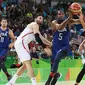 Forward tim basket Amerika Serikat, Kevin Durant, beraksi pada semifinal Olimpiade Rio 2016 melawan Spanyol di Carioca Arena 1, Rio de Janeiro, Jumat (19/8/2016). (AFP/Mark Ralston)