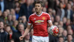 8. Michael Carrick menjadi kapten Manchester United pada 2017-2018.(AFP/Oli Scarff)