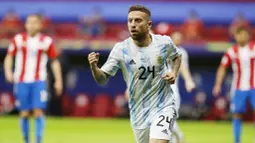 Gol tunggal kemenangan Argentina diciptakan oleh Alejandro Gomez pada awal babak pertama. Berkat umpan terukur dari Angel Di Maria, Alejandro Gomez lepas dari jebakan offside dan dengan tenang menaklukkan kiper Paraguay, Antony Silva dengan sepakan chip. (AP/Eraldo Peres)
