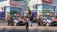 Viral Tukang Parkir Pakai Honda Brio, Netizen: Kita yang Diparkirin Bawa Honda BeAT (TikTok/@eximerde)