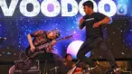 Grup band Voodoo saat tampil pada hari kedua festival musik All You Can Hear Gigs di Asthana Kemang, Jakarta Selatan, Rabu (6/11/2024). (Liputan6.com/Angga Yuniar)