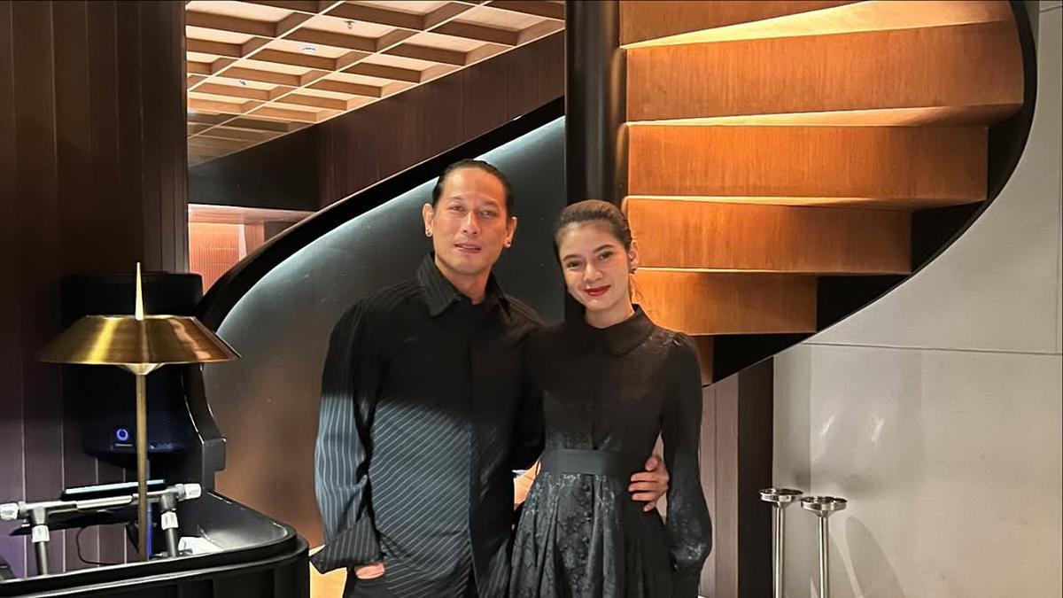 Gaya Serasi Chef Juna dan Citra Anindya Rayakan Ulang Tahun dengan Kejutan Manis