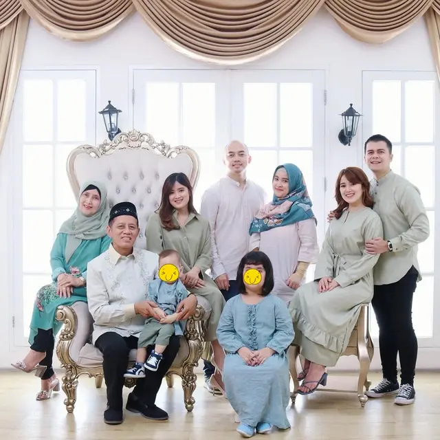 Momen 6 Artis Kumpul Bareng Keluarga Besar Saat Lebaran, Penuh Kehangatan