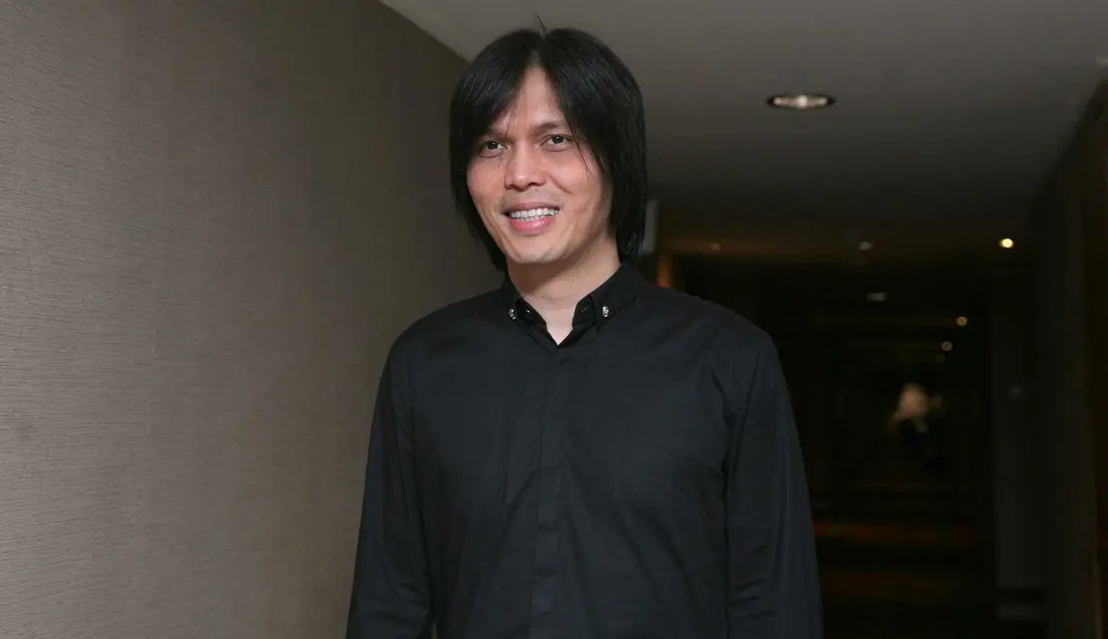 "Ya saya mencoba mengerti aja, tapi ya sangat disayangkan ketika kita meninggalkan bidang yang memang kita besar dari situ," kata pemilik single Kita Generasi itu. (Nurwahyunan/Bintang.com)