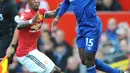 Pemain Manchester United, Ashley Young dan pemain Everton, Cuco Martina berebut bola pada laga pekan kelima Liga Inggris 2017/2018 di Stadion Old Trafford, Minggu (17/9). Tanpa ampun, Everton dipermak Red Devils dengan skor 0-4. (AP Photo/Rui Vieira)