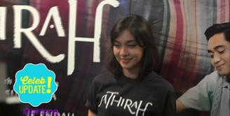 Tika Bravani berperan sebagai Mufidah Kalla, istri dari Wakil Presiden RI, Jusuf Kalla dalam film Athirah. 
