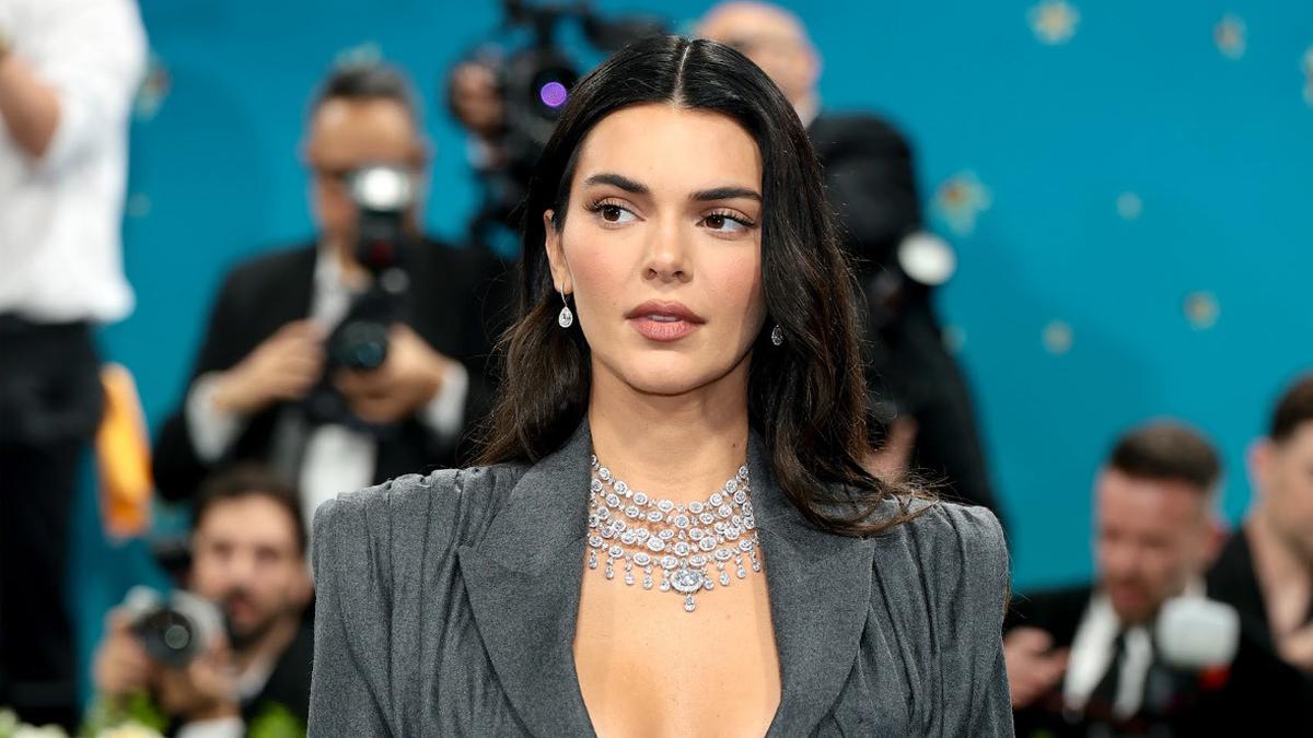 8 Gaya Publik Figur Dunia Kenakan Perhiasan Bertahtakan Berlian Mewah di Met Gala 2025, Kendall Jenner, Sabrina Carpenter, Kekasih Ronaldo