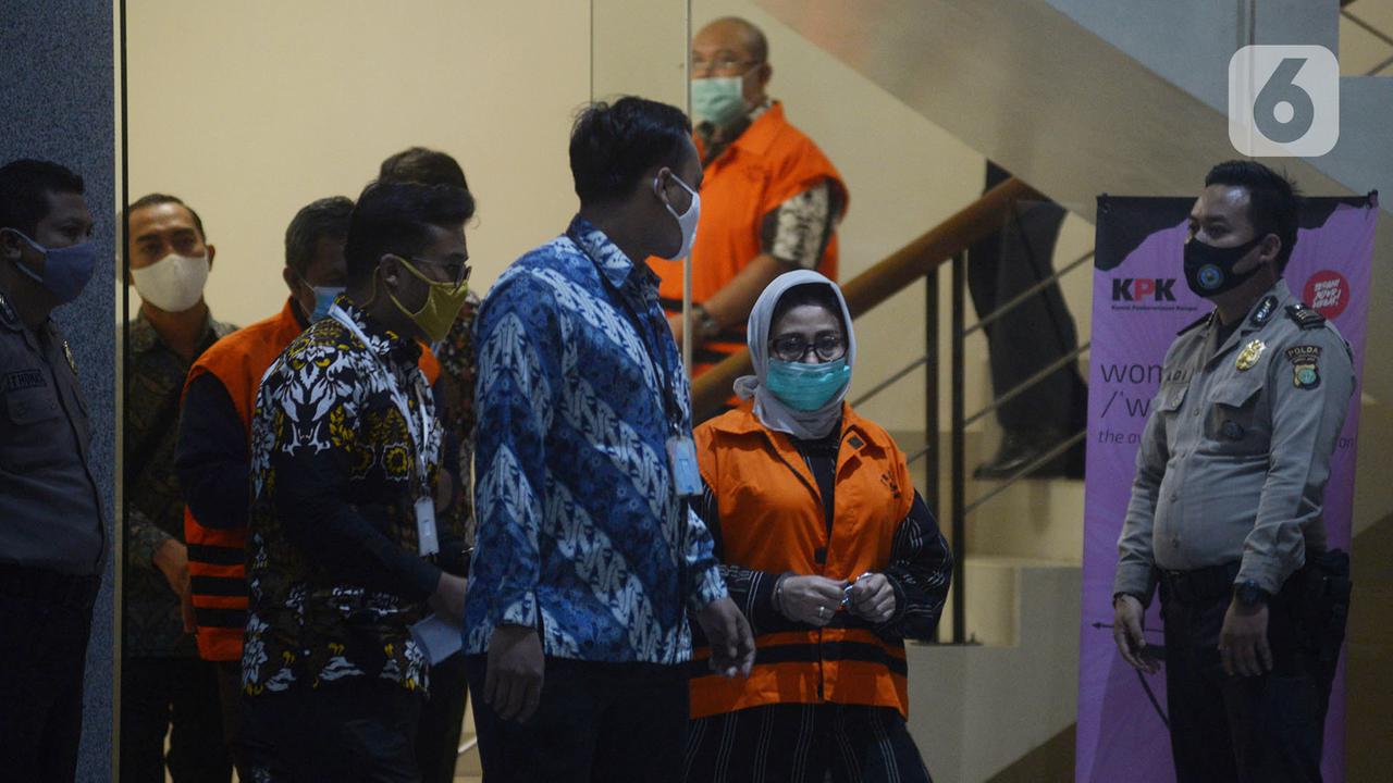 FOTO: KPK Umumkan Hasil OTT Bupati Kutai Timur dan Istrinya