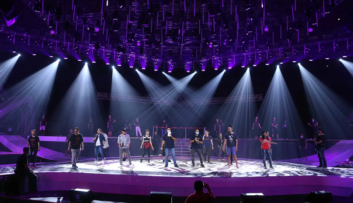 "Akan menunjukkan seni pertunjukkan terkini, LED Kinetic. Udah ada kemarin di ultah SCTV, tapi kini lebih beda," ujar Harsiwi Achmad beberapa waktu lalu. (Nurwahyunan/Bintang.com)