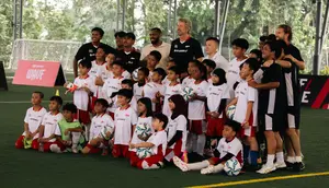 2 Hari Edwin van der Sar di Jakarta: Berbagi Cerita dan Ilmu dalam Dinner, Coaching Clinic, dan Fun Match