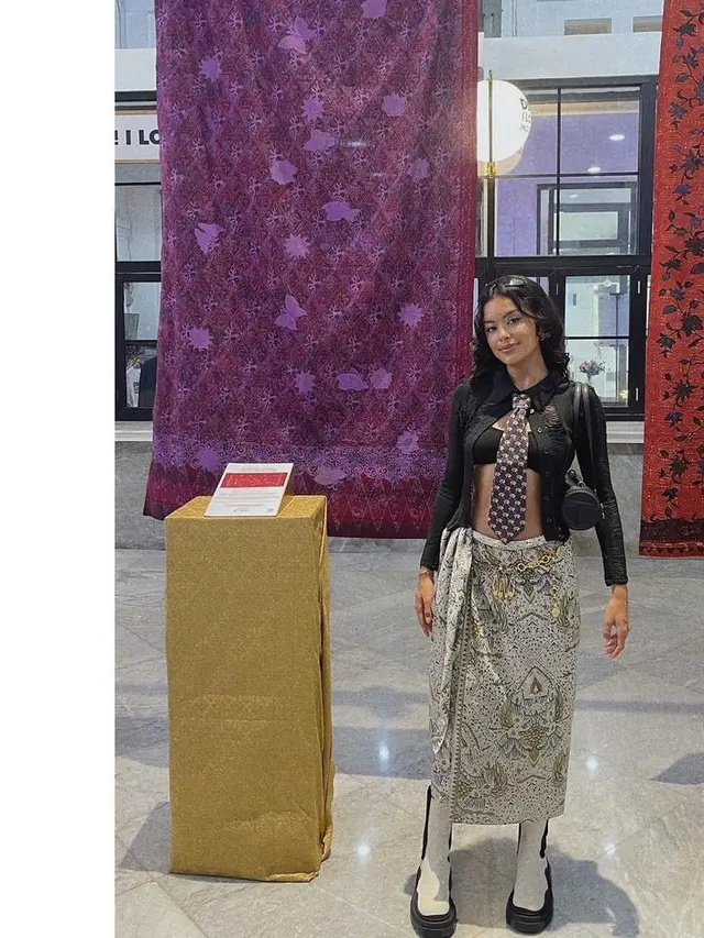 Eva Celia dengan Rambut Panjang Keriting , credit: @evacelia