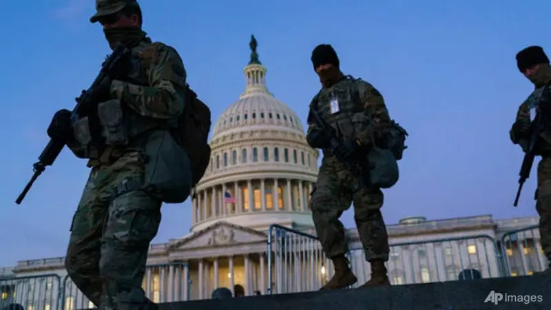 Pasukan Garda Nasional memperkuat zona keamanan di Capitol Hill di Washington pada 19 Januari 2021, sehari sebelum Presiden terpilih Joe Biden dilantik sebagai presiden ke-46 Amerika Serikat.
