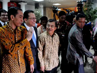 Jokowi datang di penghujung acara. Ia disambut Irman Gusman dan Jusuf Kalla, Jakarta, Senin (29/9/2014) (Liputan6.com/Andrian M Tunay)