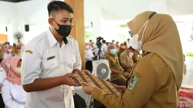 Pesan Bupati Ipuk Fiestiandani kepada 958 Guru Penerima SK PPPK