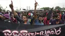 Mahasiswa Sri Lanka meneriakkan slogan-slogan menuntut pengunduran diri presiden Gotabaya Rajapaksa di Kolombo, Sri Lanka (8/4/2022). Mereka menyerukan diakhirinya ketidakstabilan politik di tengah tuntutan publik agar presiden mengundurkan diri. (AP Photo/Eranga Jayawardena)
