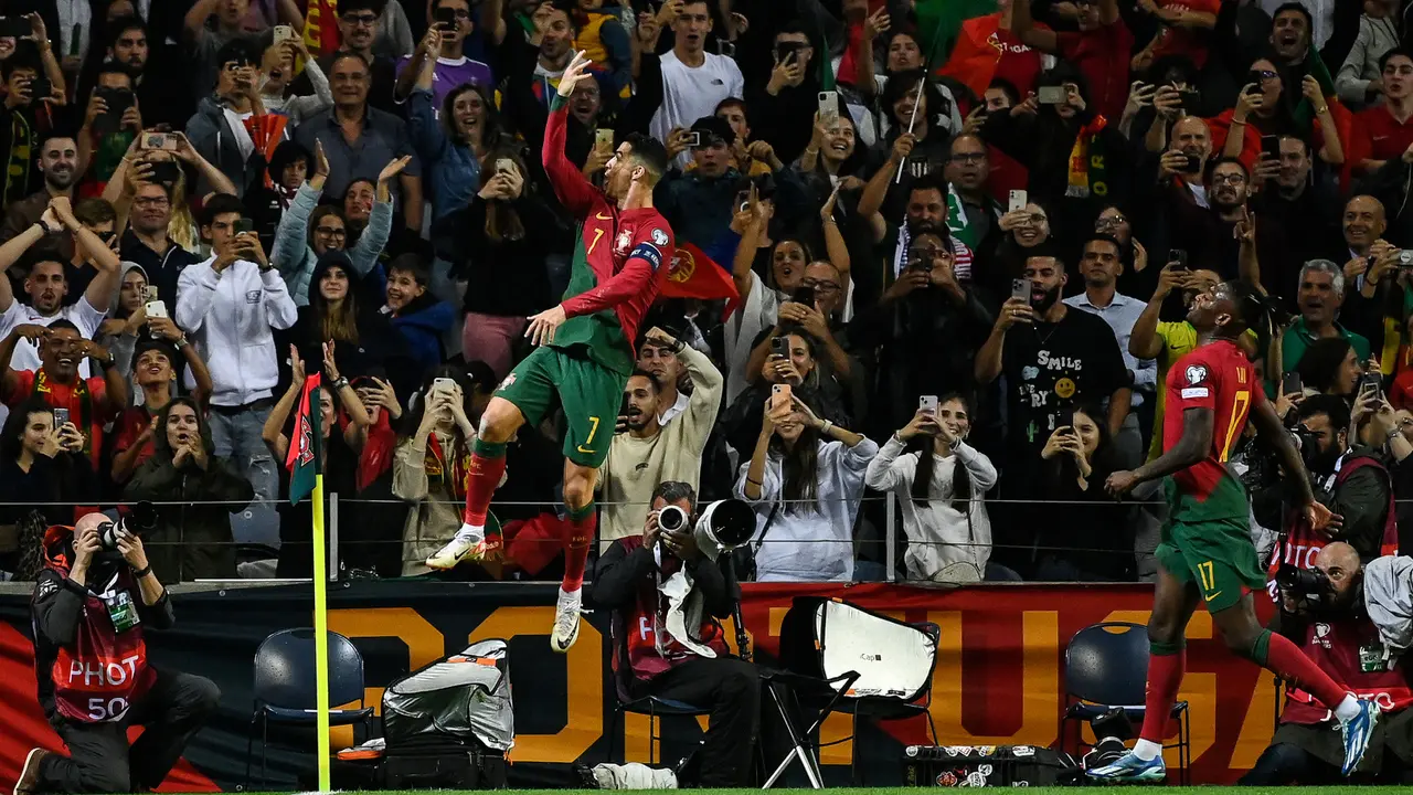 Foto: Catatkan Gol Ke-50, Berikut Ragam Aksi Tajam Cristiano Ronaldo di Tahun 2023