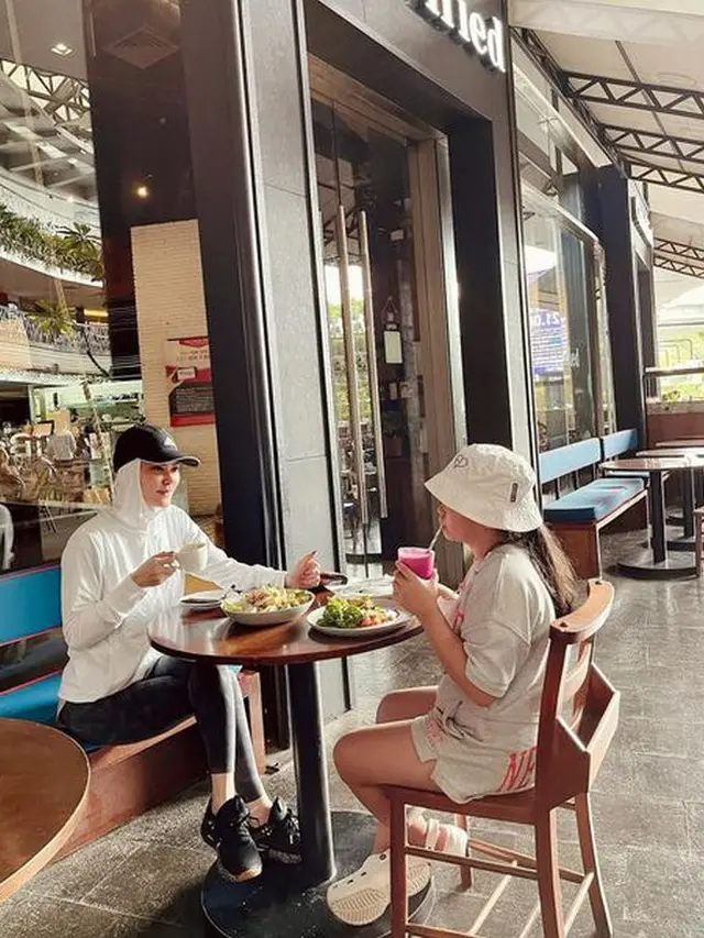 Liburan Angel Lelga dan Hawra