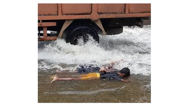 Kelakuan Polos Anak Kecil Ini Bikin Geleng Geleng, Antara Mau Sedih dan Ketawa