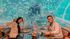 Bukan rahasia lagi kalau pasangan Kesha Ratuiu dan Adhi Permana sering mengunggah momen mesra mereka di Instagram. Seperti saat kencan berdua di restoran yang instagramable dengan pemandang ikan-ikan layaknya di laut. (Liputan6.com/IG/@kesharatuliu05)
