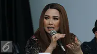 Personel 3 Diva, Titi DJ saat jumpa pres terkait konser 3 Diva di kawasan Kemang, Jakarta, Rabu (10/8/2016). (Liputan6.com/Herman Zakharia)