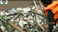 Sedikitnya 14 truk dan satu alat berat disiapkan untuk mengangkut sampah ini ke tempat pembuangan akhir.