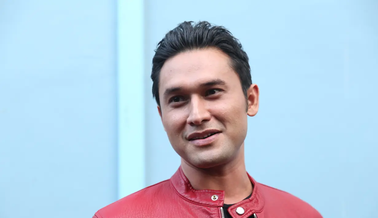 Dikatakannya, ia dan Umi Pipik hanya sekedar teman. Untuk kiriman itu pun ia juga mengaku salah dan hanya iseng saja. (Nurwahyunan/Bintang.com)