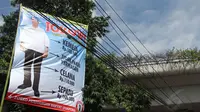 Sebuah spanduk yang menggambarkan sosok Jokowi terpampang jelas di sekitar Pospera, di Terminal Kampung Melayu, Jakarta, (29/5/2014). (Liputan6.com/Faizal Fanani)