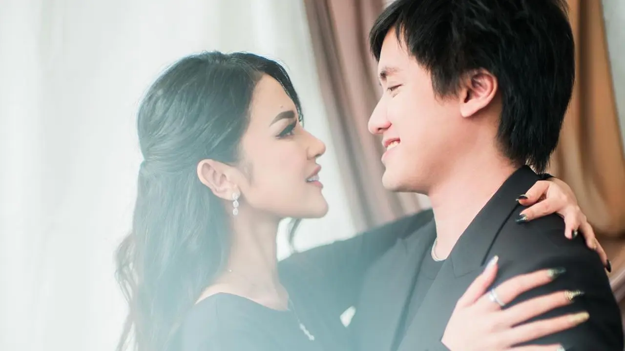 Jelang Menikah, Ini 6 Potret Prewedding Kevin Aprilio dan Vicy Melanie