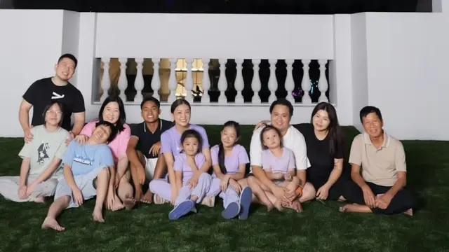 Gaya Artis Tanah Air Rayakan Pergantian Tahun Cukup di Rumah Bersama Keluarga.